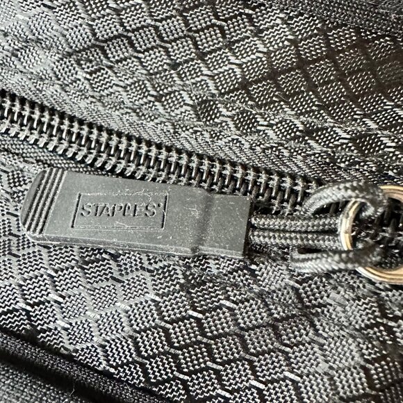 Black Staples 3-Ring D-Ring Zipper Binder Pockets Adjustable Strap - Picture 13 of 13